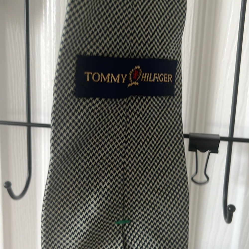 Tommy Hilifiger tie with tonal greens